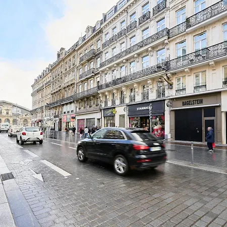 Large Between Train Station & Grand Place *