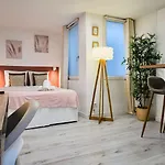 Large Between Train Station & Grand Place * Λιλ