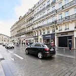 Large Between Train Station & Grand Place *