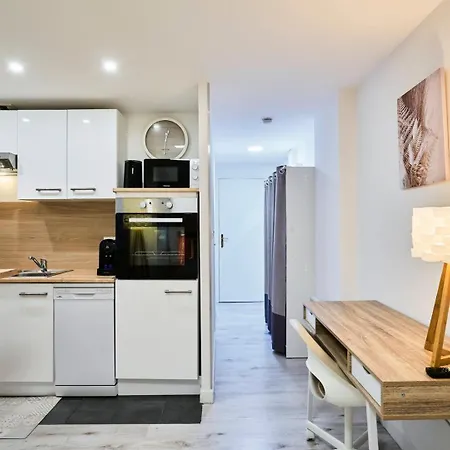 Large Between Train Station & Grand Place