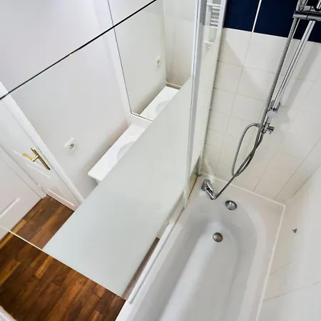 Large Between Train Station & Grand Place