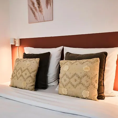Апартаменты Large Between Train Station & Grand Place