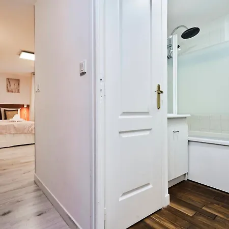 Апартаменты Large Between Train Station & Grand Place *