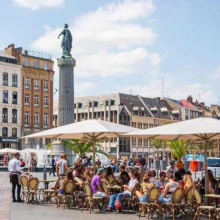 Large Between Train Station & Grand Place