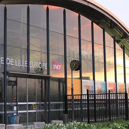 Large Between Train Station & Grand Place